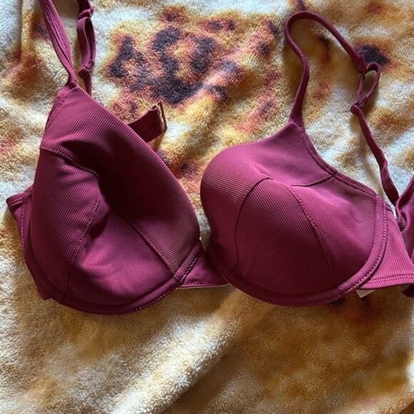 Mott50 Burgundy Swim top - size 32 D - Picture 1 of 5